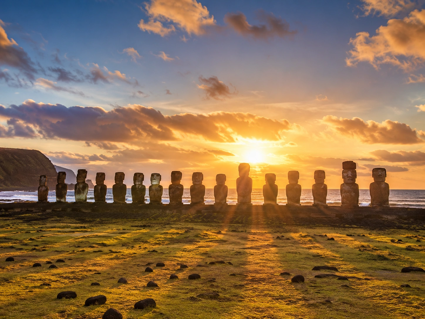 1785801178679528.webp 复活岛Ahu Tongariki日出.webp