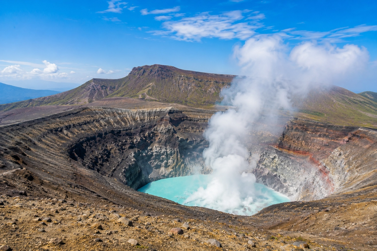 1785916826537553.webp 阿苏中岳火山口.webp