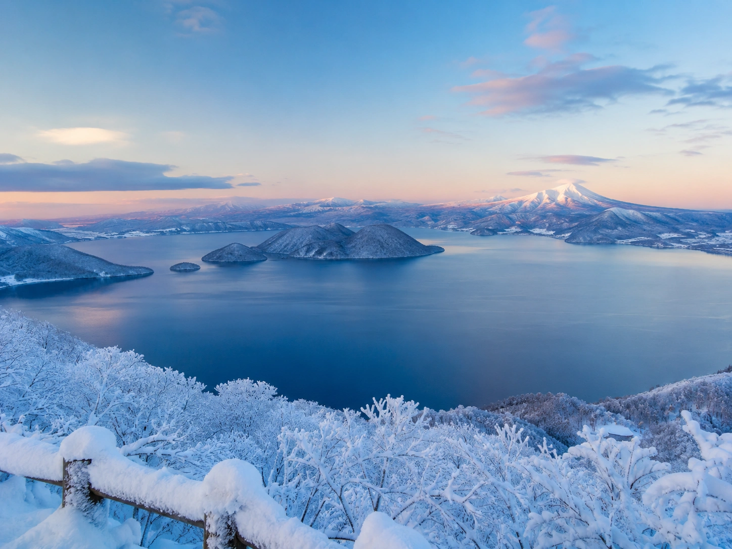 1786063686765827.webp 洞爷湖展望台冬日湖景.webp