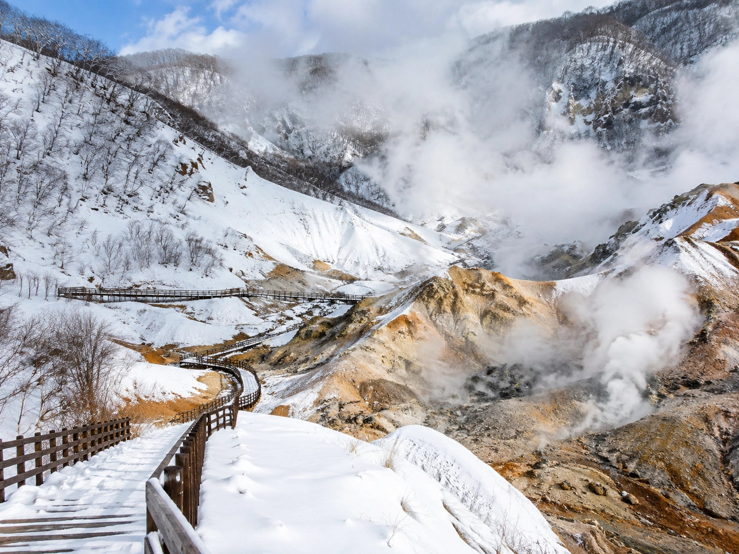 1786063720447170.webp 登别地狱谷·白雪与地热蒸汽.webp